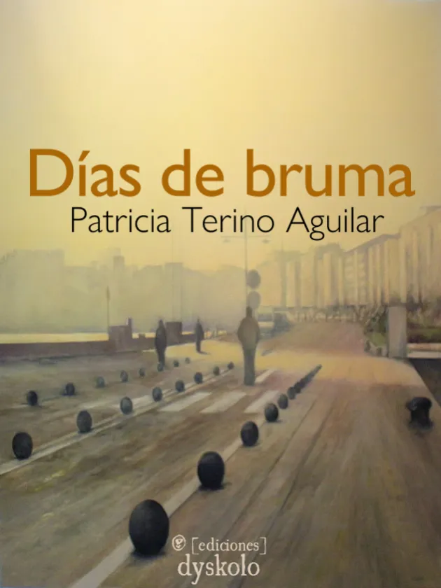 Portada de Días de bruma: un paseo marítimo envuelto en bruma ocre